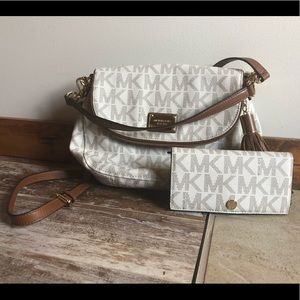 Jet Set Medium Convertible Shoulder Bag & Wallet